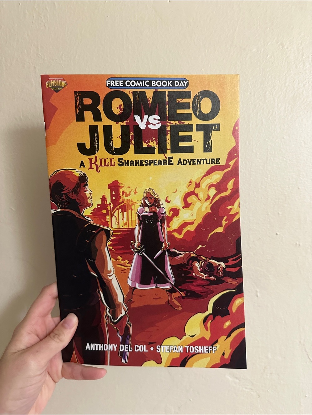 Romeo vs Juliet - Yellow/Orange Comic Book